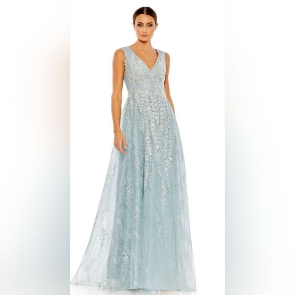 Mac Duggal (20312) EMBROIDERED SLEEVELESS A LINE GOWN NWT size 10 Ice Blue - Picture 1 of 7
